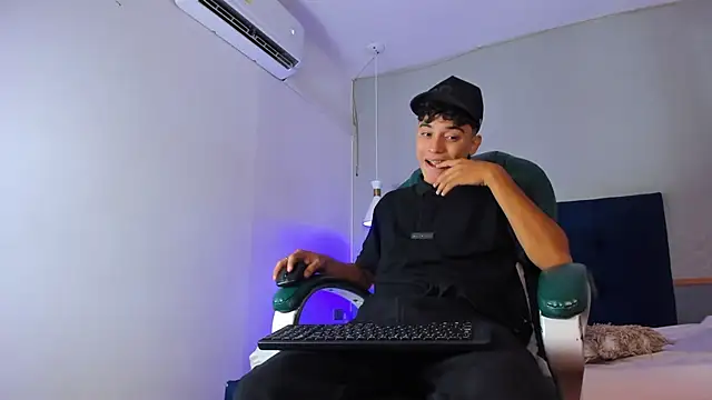 Snapshot of Austin_Cardieff chatting on January 22, 2:59 am Austin Cardieff online show from January 22, 2:59 am