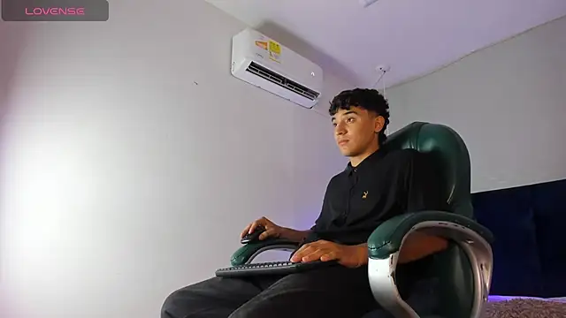 Snapshot of Austin_Cardieff chatting on January 26, 3:38 am Austin Cardieff online show from January 26, 3:38 am