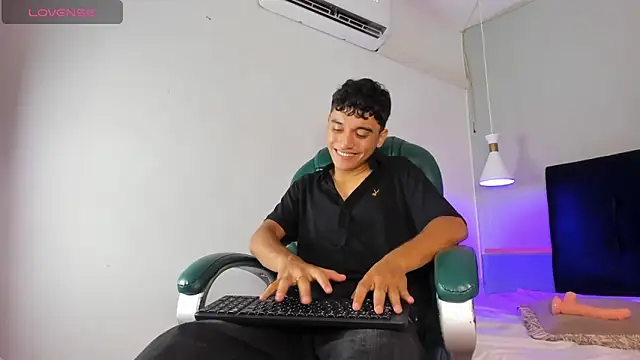 Snapshot of Austin_Cardieff chatting on January 26, 9:40 am Austin Cardieff online show from January 26, 9:40 am