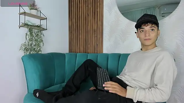 Snapshot of Austin_Cardieff chatting on March 18, 12:58 pm Austin Cardieff online show from March 18, 12:58 pm