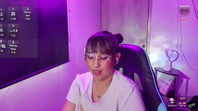 Skarlet Adams28 online show from May 28, 8:39 pm
