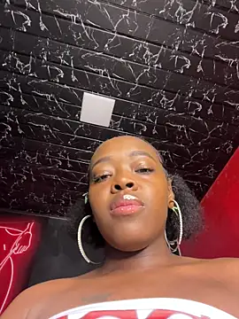 Snapshot of Thyana_LS chatting on October 29, 1:35 pm Thyana LS online show from October 29, 1:35 pm