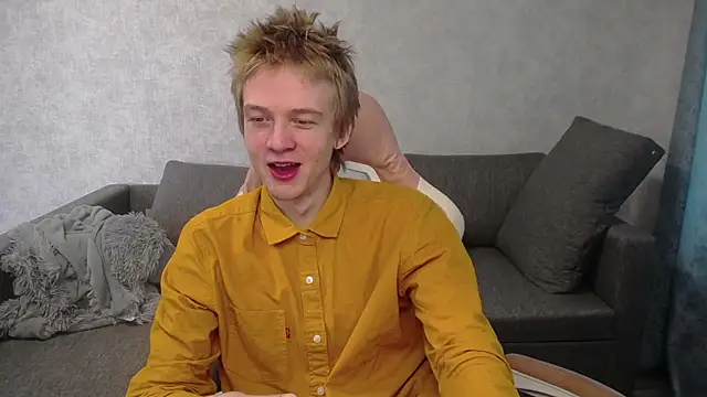 Snapshot of sweetserenity5 chatting on March 4, 6:37 am sweetserenity5 online show from March 4, 6:37 am