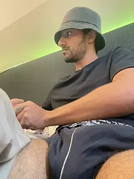 Snapshot of hard_macoor12 chatting on December 13, 1:44 pm hard macoor12 online show from December 13, 1:44 pm