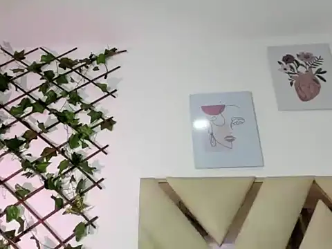 Snapshot of valery_sweet04 chatting on October 5, 7:45 pm valery sweet04 online show from October 5, 7:45 pm