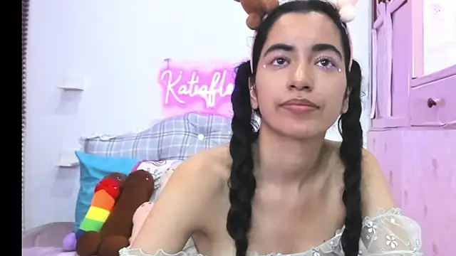 Snapshot of Katiaflex chatting on February 6, 2:22 am Katiaflex online show from February 6, 2:22 am