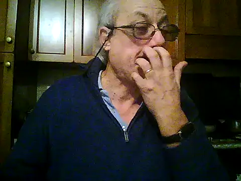 Snapshot of gianbragallini chatting on March 26, 11:43 pm gianbragallini online show from March 26, 11:43 pm