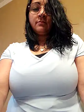 Snapshot of paulinaDiaz1 chatting on May 2, 4:56 pm paulinaDiaz1 online show from May 2, 4:56 pm