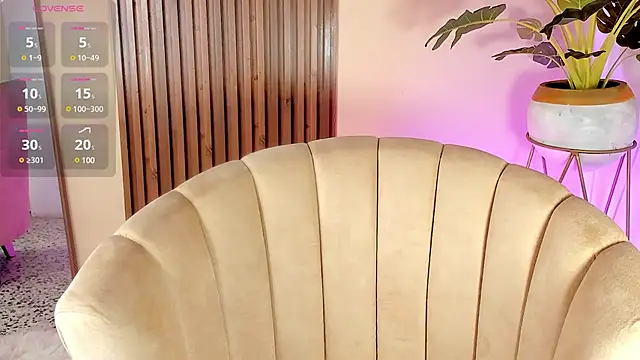 Snapshot of kenayfox chatting on February 25, 5:30 am kenayfox online show from February 25, 5:30 am