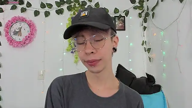  Jakke online show from December 2, 8:33 pm