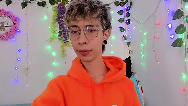  Jakke online show from January 22, 8:17 pm