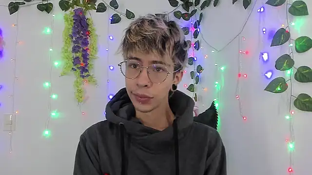  Jakke online show from February 1, 10:44 pm