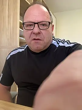 coupleLatinaLovers online show from February 13, 9:38 am