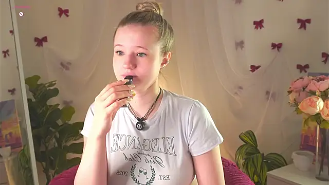 MaydaFoulk online show from April 18, 1:20 am