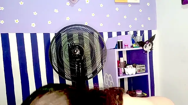 Snapshot of PetiteIvoryQueen19 chatting on June 4, 4:40 am PetiteIvoryQueen19 online show from June 4, 4:40 am