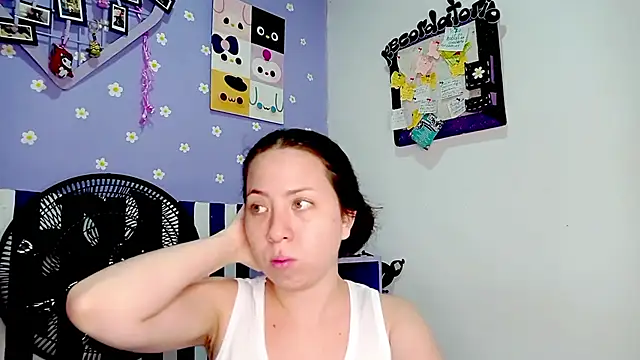 Snapshot of PetiteIvoryQueen19 chatting on June 7, 5:22 am PetiteIvoryQueen19 online show from June 7, 5:22 am