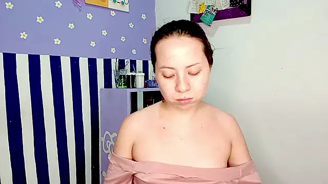 Snapshot of PetiteIvoryQueen19 chatting on June 15, 4:58 am PetiteIvoryQueen19 online show from June 15, 4:58 am