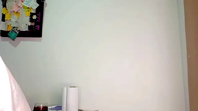 Snapshot of PetiteIvoryQueen19 chatting on June 18, 6:02 am PetiteIvoryQueen19 online show from June 18, 6:02 am