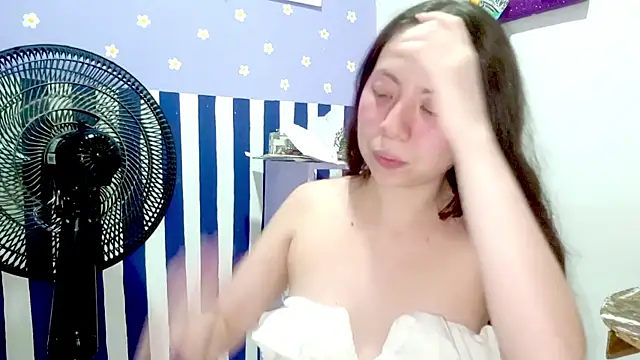 Snapshot of PetiteIvoryQueen19 chatting on July 1, 4:14 am PetiteIvoryQueen19 online show from July 1, 4:14 am