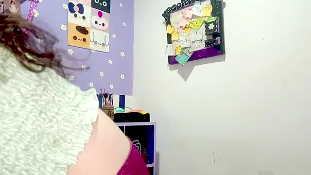Snapshot of PetiteIvoryQueen19 chatting on July 14, 5:23 am PetiteIvoryQueen19 online show from July 14, 5:23 am