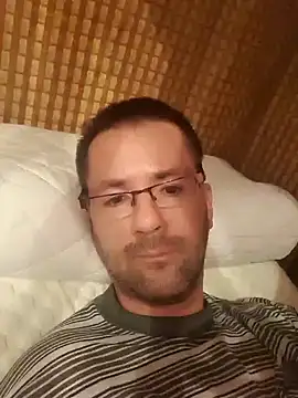 Snapshot of riskybusiness9090 chatting on December 14, 8:29 pm riskybusiness9090 online show from December 14, 8:29 pm