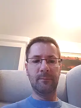 Snapshot of riskybusiness9090 chatting on October 20, 5:19 am riskybusiness9090 online show from October 20, 5:19 am