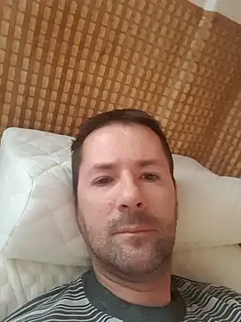 Snapshot of riskybusiness9090 chatting on November 2, 6:38 am riskybusiness9090 online show from November 2, 6:38 am