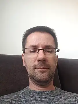 Snapshot of riskybusiness9090 chatting on December 21, 9:49 am riskybusiness9090 online show from December 21, 9:49 am