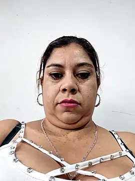 Laura-Hernandez online show from February 10, 2:21 pm