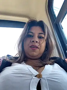 Laura-Hernandez online show from February 27, 3:12 pm