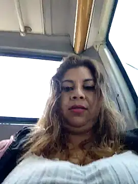 Snapshot of Laura-Hernandez chatting on June 23, 4:05 pm Laura-Hernandez online show from June 23, 4:05 pm