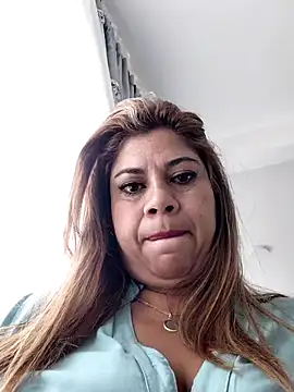 Snapshot of Laura-Hernandez chatting on June 24, 3:44 pm Laura-Hernandez online show from June 24, 3:44 pm