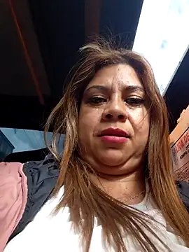 Snapshot of Laura-Hernandez chatting on June 27, 8:36 pm Laura-Hernandez online show from June 27, 8:36 pm