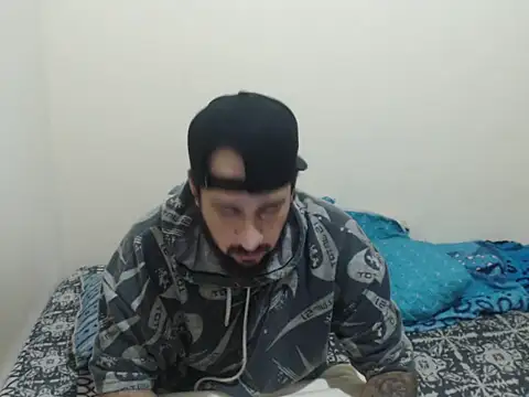 Snapshot of leonamable12 chatting on February 25, 5:06 am leonamable12 online show from February 25, 5:06 am