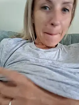 Snapshot of YourJuliena chatting on February 20, 10:37 am YourJuliena online show from February 20, 10:37 am