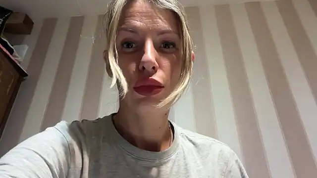 Snapshot of YourJuliena chatting on March 15, 5:26 pm YourJuliena online show from March 15, 5:26 pm