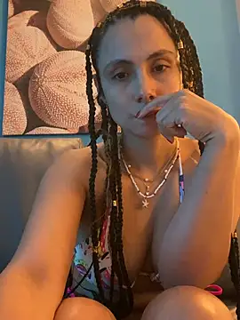 Snapshot of MafeeRoss chatting on April 10, 1:27 pm MafeeRoss online show from April 10, 1:27 pm