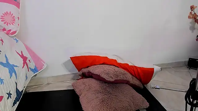 Maia W10 online show from February 6, 6:46 pm