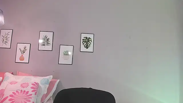 Maia W10 online show from October 8, 12:25 pm