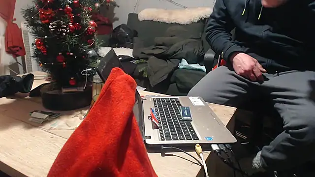 Snapshot of mikeythebestsucker chatting on December 24, 8:00 am mikeythebestsucker online show from December 24, 8:00 am