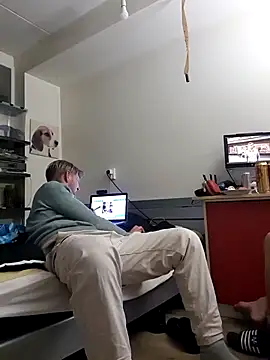 Snapshot of mikeythebestsucker chatting on October 9, 9:57 pm mikeythebestsucker online show from October 9, 9:57 pm