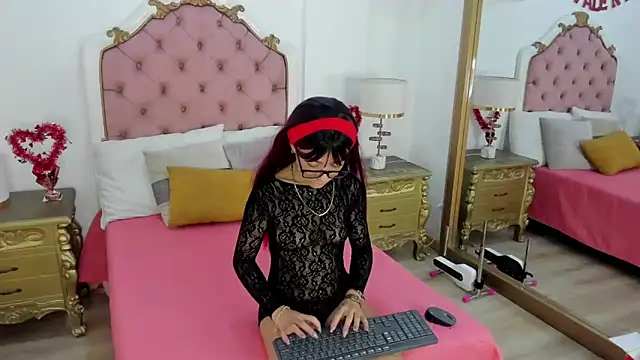 Snapshot of Candy5Girl chatting on February 14, 8:05 pm Candy5Girl online show from February 14, 8:05 pm