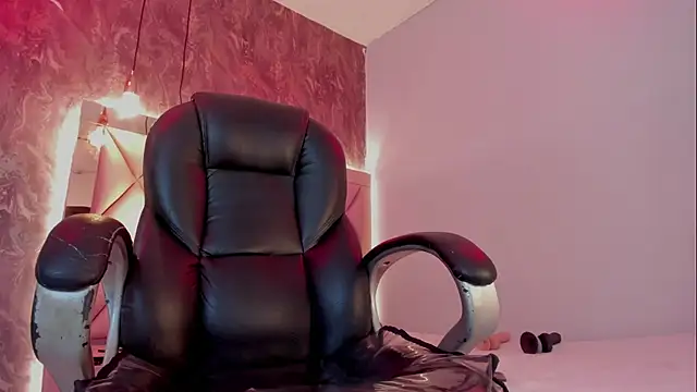 megan 100 online show from May 13, 6:38 pm