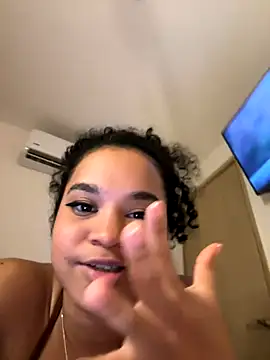 Snapshot of Lucy_wilson5 chatting on December 6, 9:54 am Lucy wilson5 online show from December 6, 9:54 am