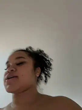 Snapshot of Lucy_wilson5 chatting on December 14, 9:29 am Lucy wilson5 online show from December 14, 9:29 am