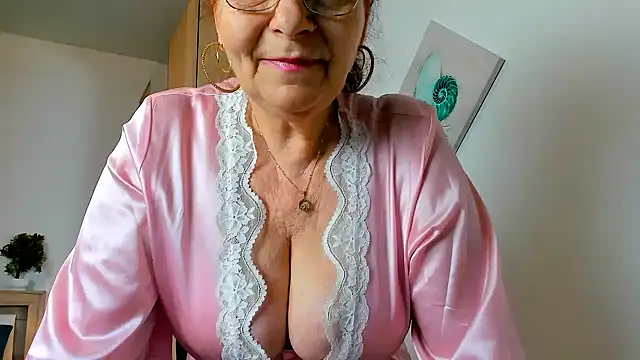 Snapshot of sweetangell69_ chatting on April 28, 2:27 am sweetangell69 online show from April 28, 2:27 am