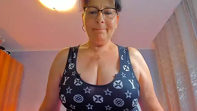 Snapshot of sweetangell69_ chatting on June 18, 3:07 am sweetangell69 online show from June 18, 3:07 am