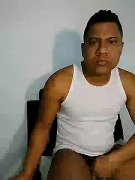 Snapshot of latinblack01 chatting on December 4, 6:39 pm latinblack01 online show from December 4, 6:39 pm