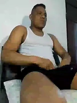 Snapshot of latinblack01 chatting on December 12, 7:04 pm latinblack01 online show from December 12, 7:04 pm