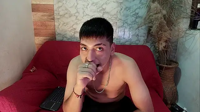 Snapshot of aaron_antonella_mds chatting on February 1, 8:40 pm aaron antonella mds online show from February 1, 8:40 pm